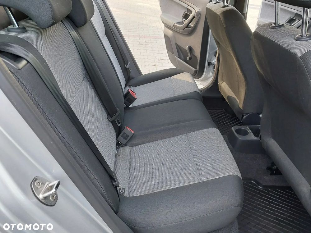 Skoda Fabia 1.4 16V Active - 26
