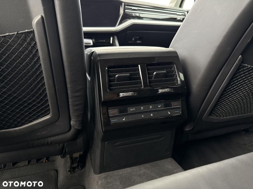 Volkswagen Touareg - 13