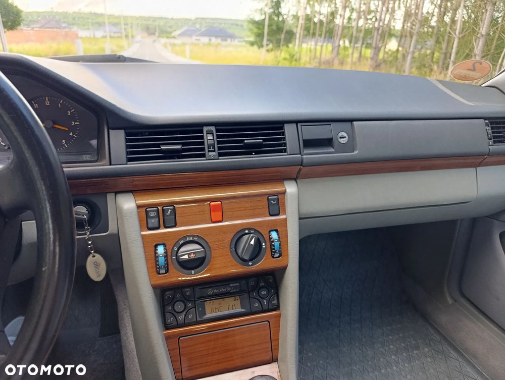 Mercedes-Benz W124 (1984-1993) - 24
