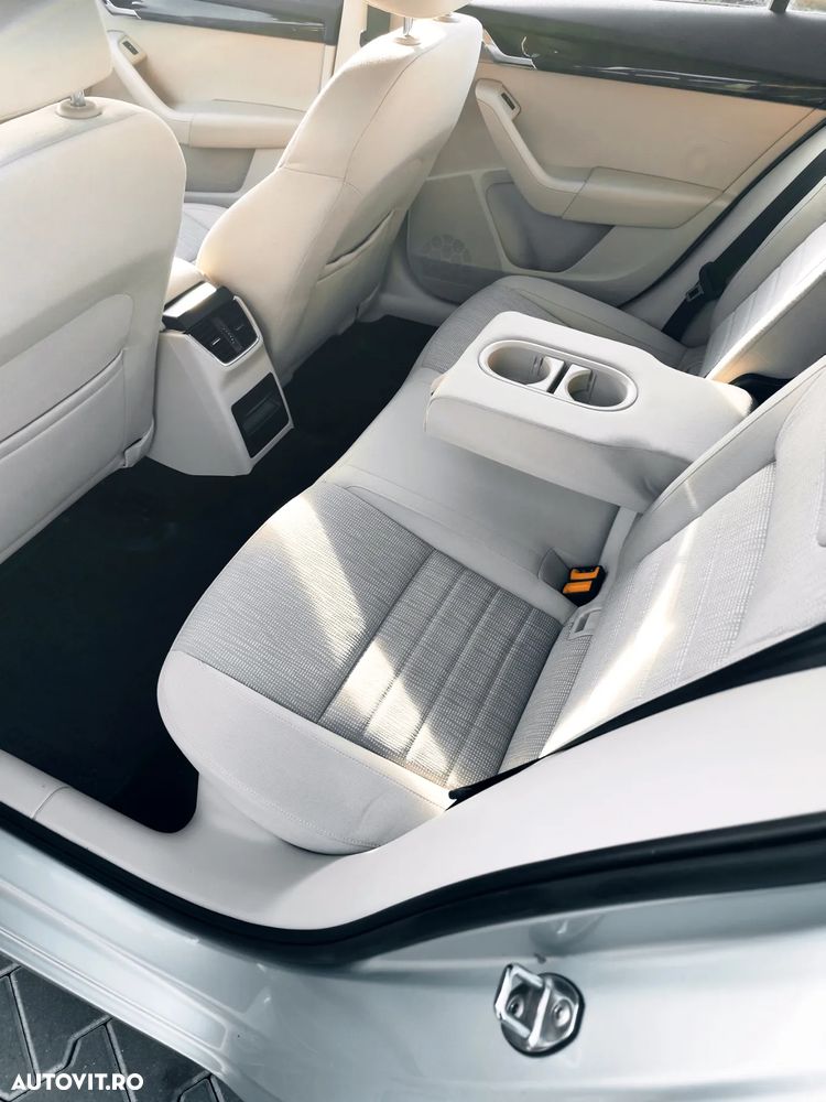 Skoda Octavia 2.0 TDI AMBITION - 8