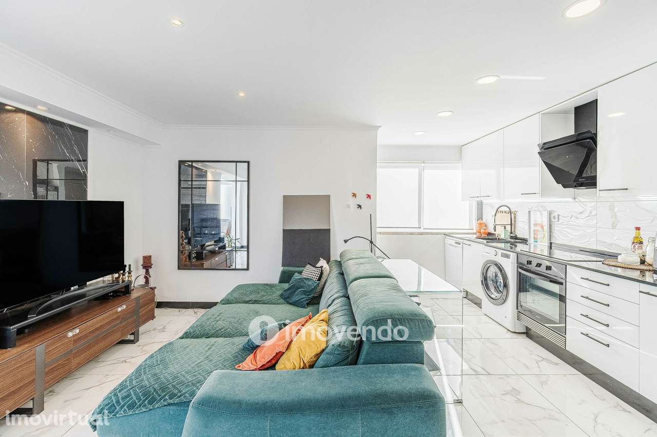 Apartamento T3 totalmente remodelado, com garagem, em Mem Martins - Grande imagem: 3/42