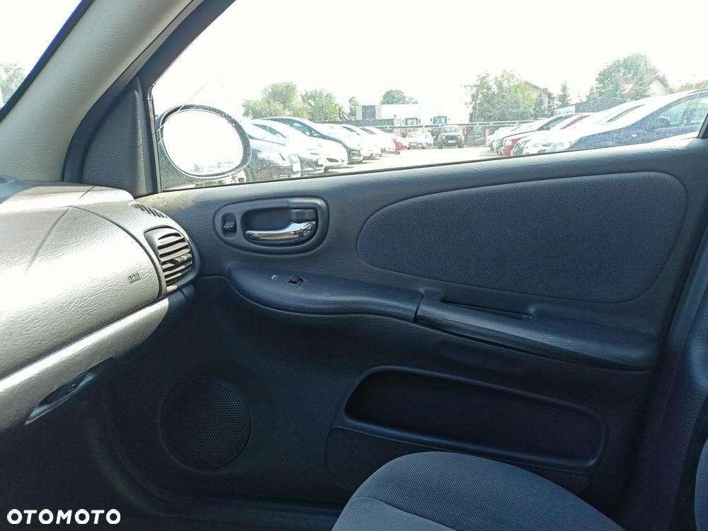 Chrysler Neon - 12