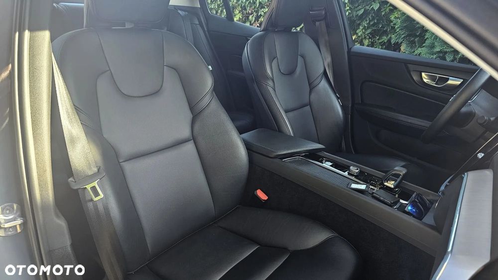 Volvo S60 B5 B AWD Plus Dark - 12