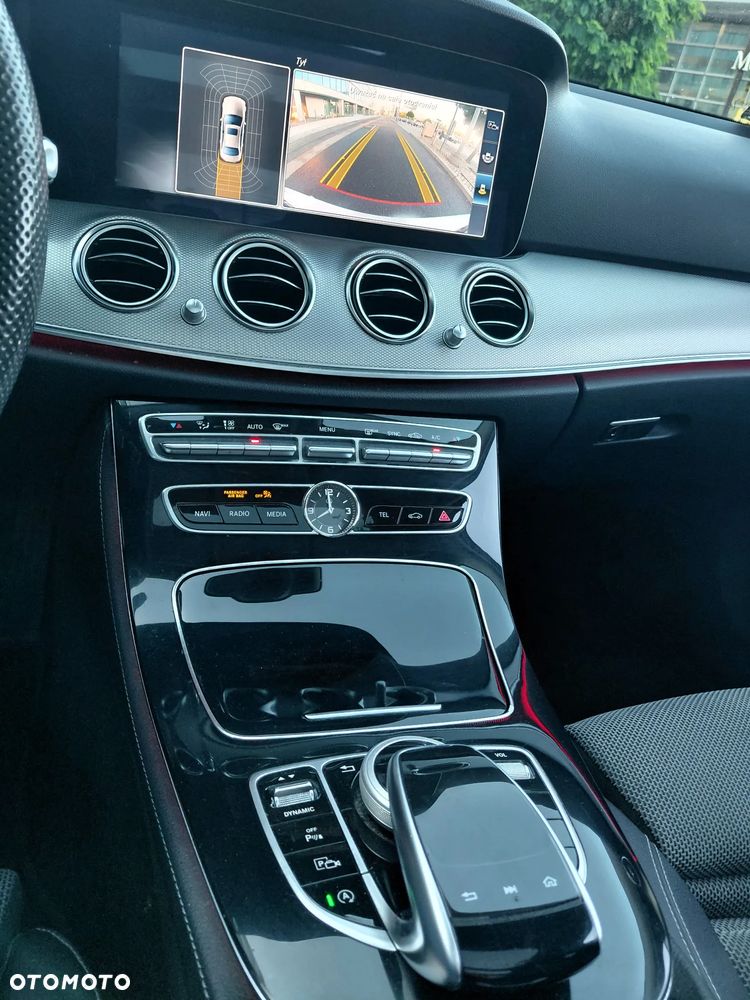 Mercedes-Benz Klasa E 220 d 9G-TRONIC - 21