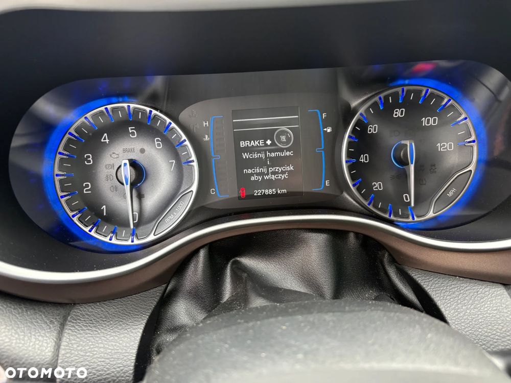 Chrysler Pacifica - 11