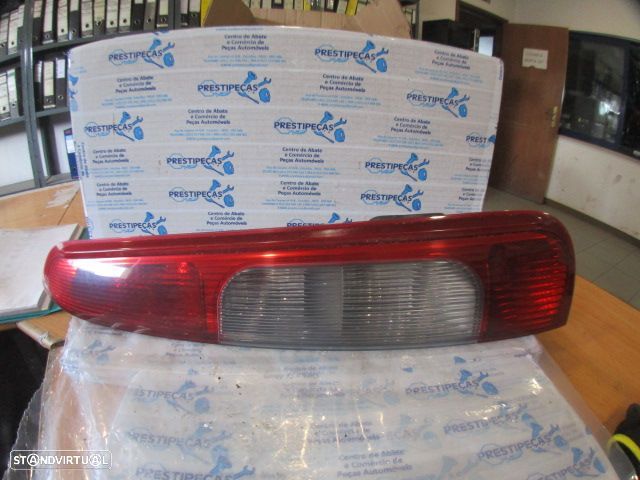 Farol Tras 3M5113A602AA FORD FOCUS C MAX 2004 2.0TDCI 135CV 5P CINZENTO  DRT ORIGINAL - 1