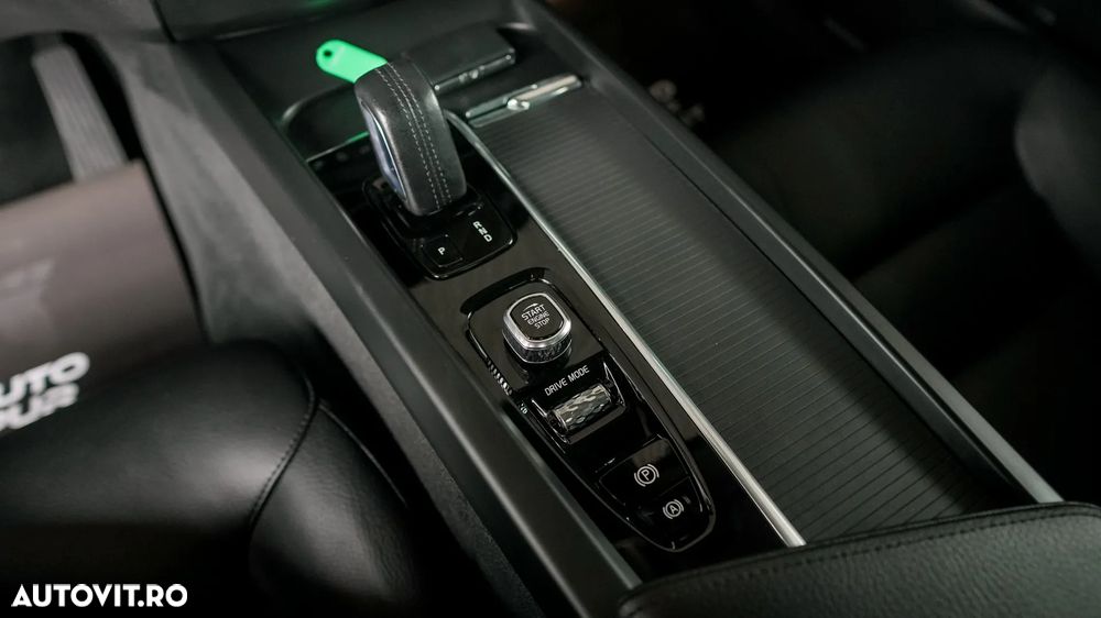 Volvo XC 60 T6 AWD Recharge Geartronic Inscription - 17