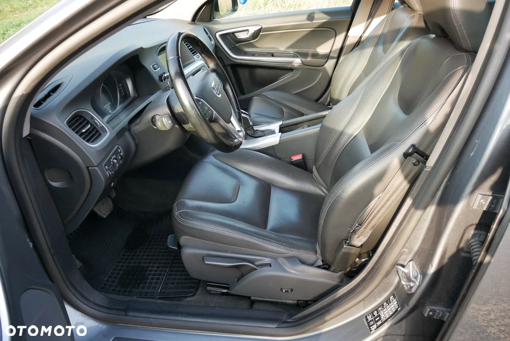 Volvo V60 D4 Geartronic Momentum - 16