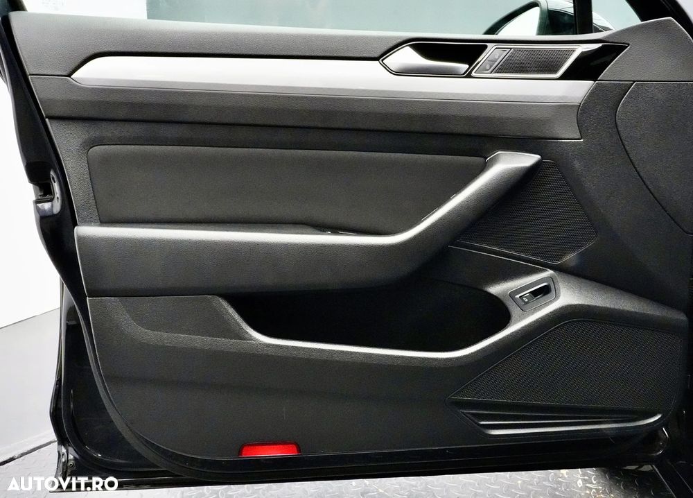 Volkswagen Passat 2.0 TDI DSG Comfortline - 24