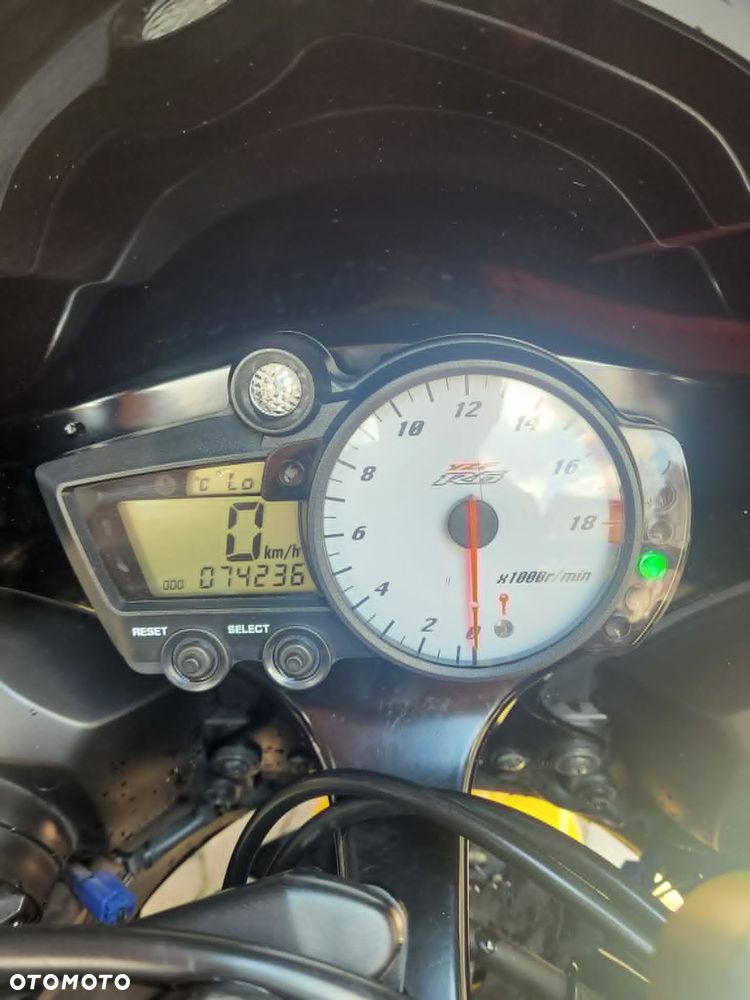 Yamaha R6 - 6