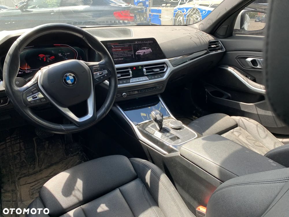 BMW Seria 3 330i xDrive - 17