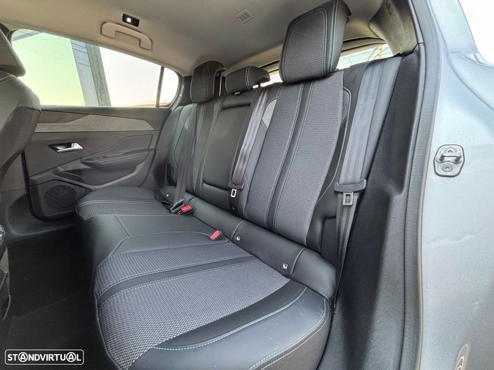 Peugeot 308 1.2 PureTech Allure - 18