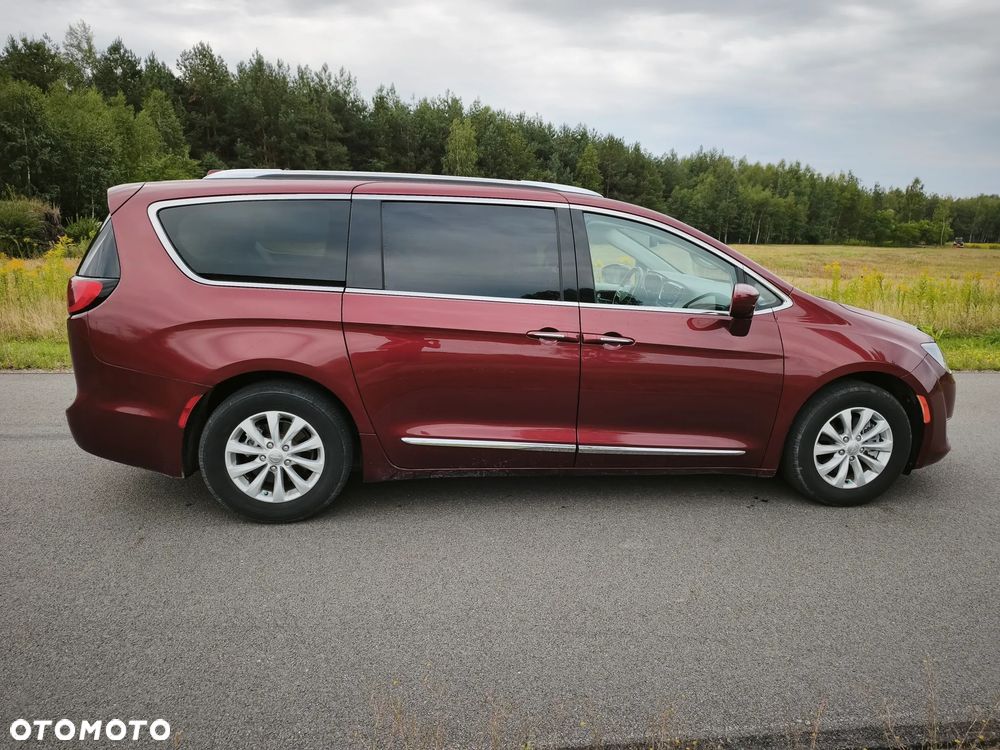 Chrysler Pacifica - 15
