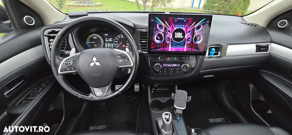 Mitsubishi Outlander - 26