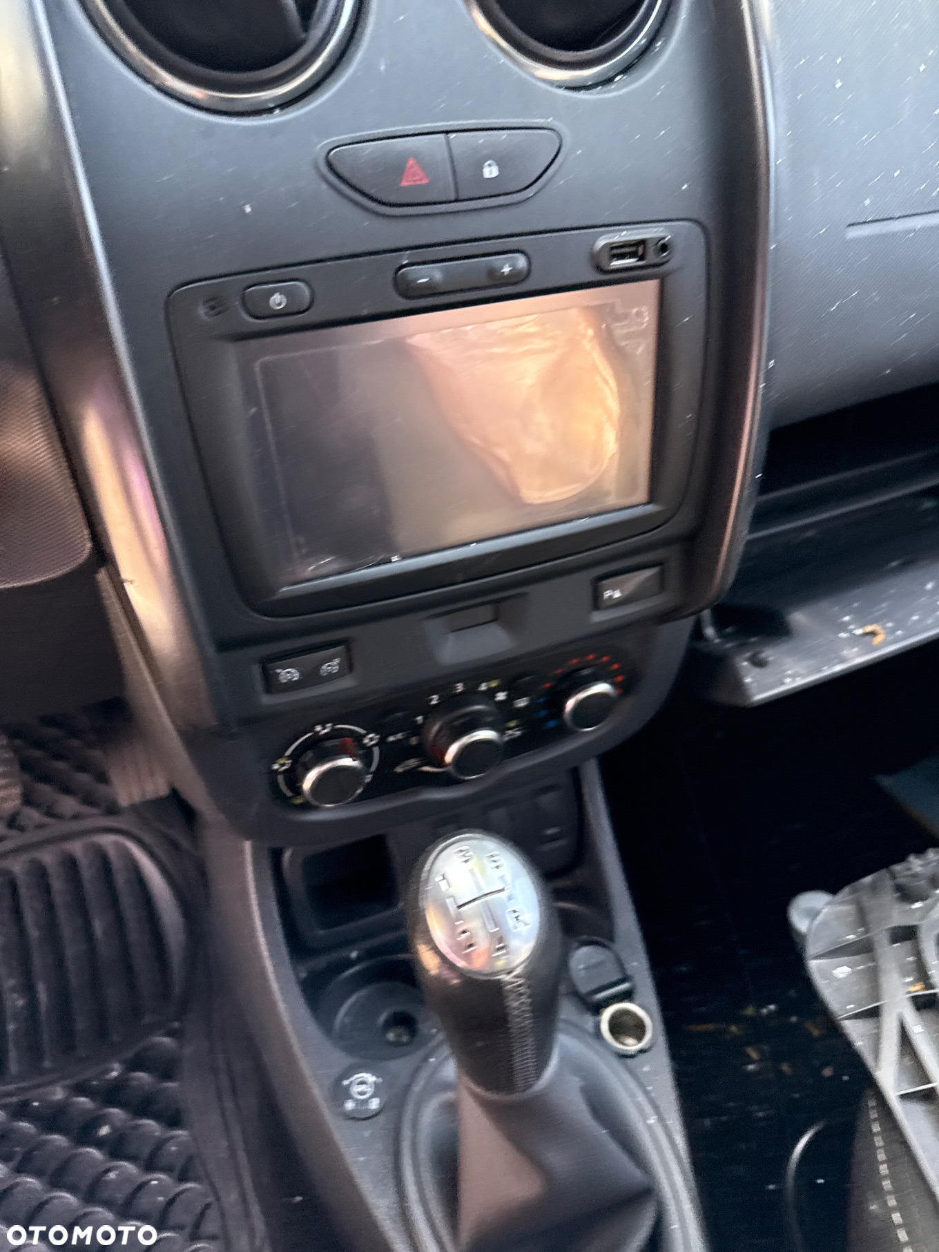 Dacia Duster 1.6 SCe Laureate S&S - 28