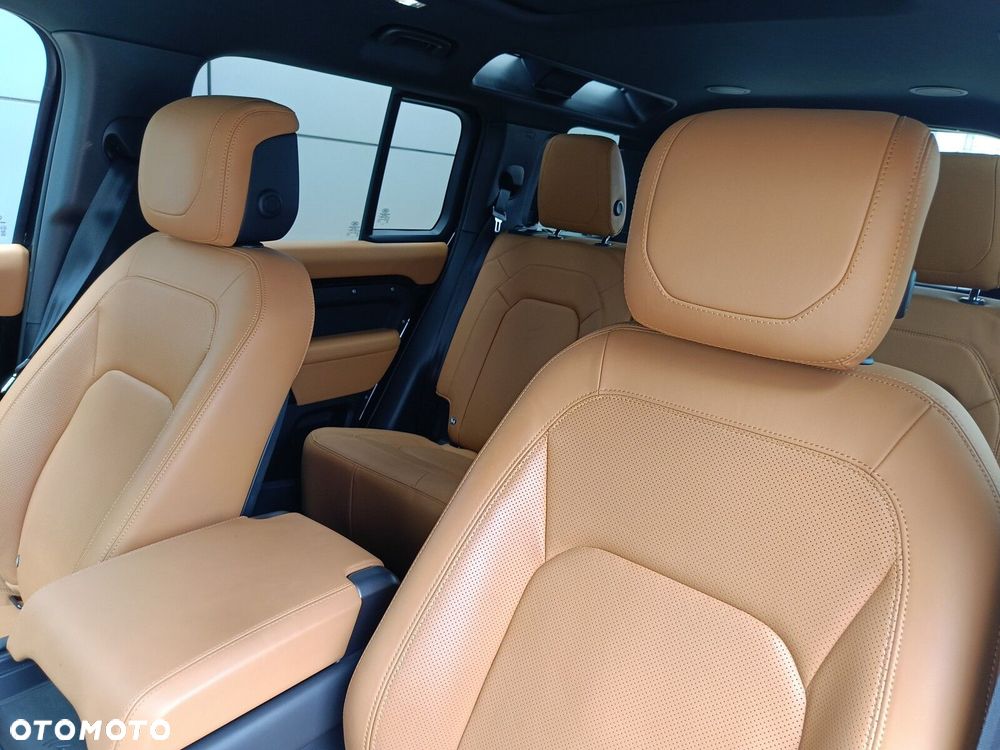 Land Rover Defender - 31