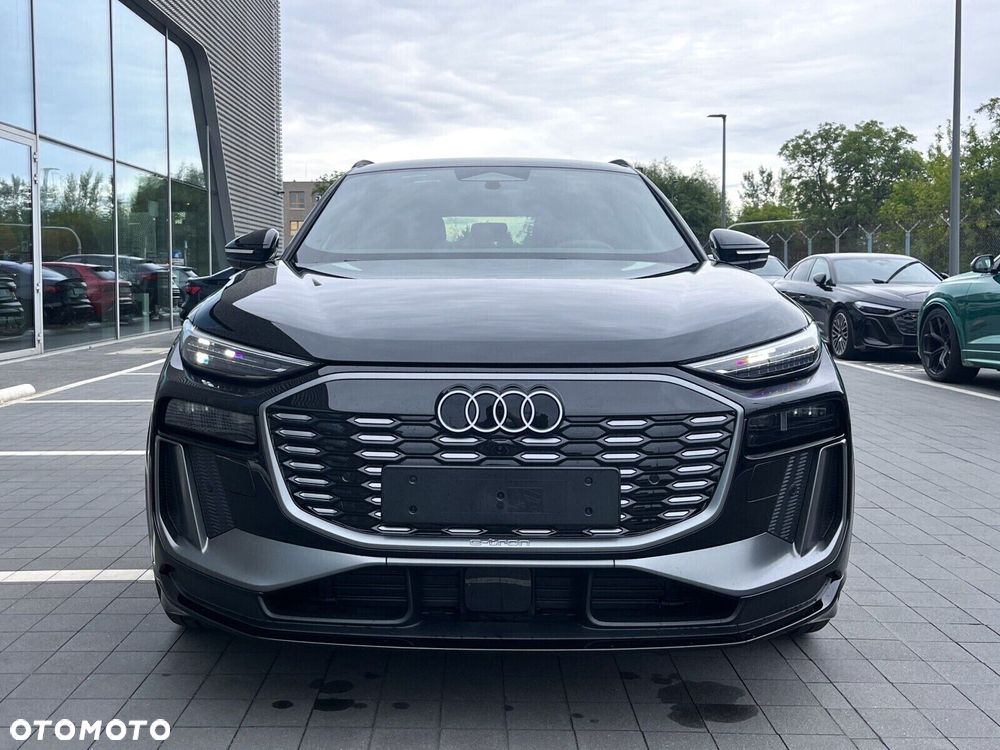Audi Q6 e-tron - 14