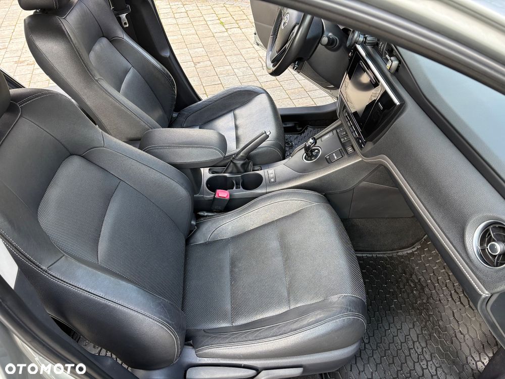 Toyota Auris Hybrid 135 Prestige - 21