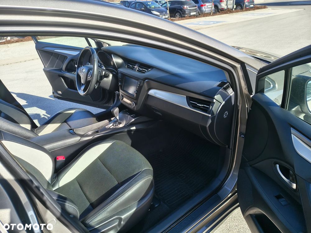 Toyota Avensis - 9