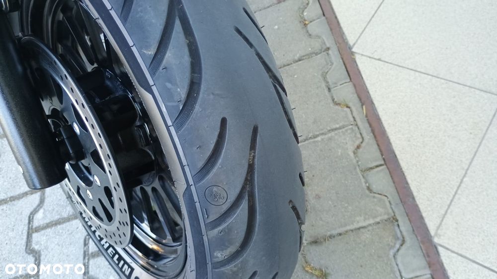Suzuki Intruder - 13