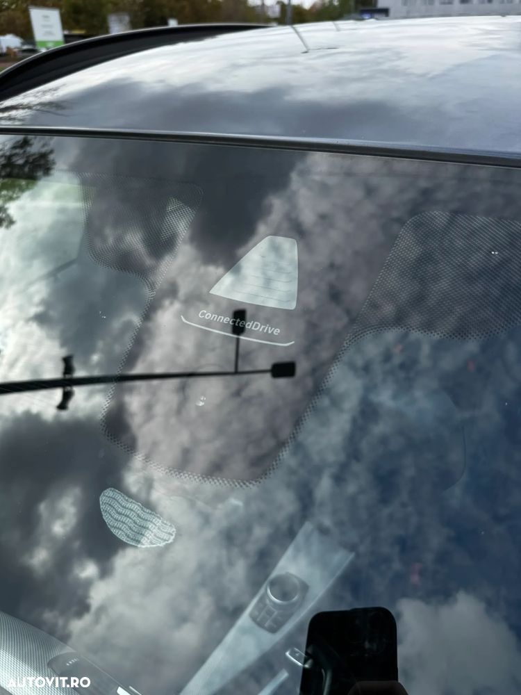 BMW Seria 3 320d Touring xDrive Aut. M Sport - 28