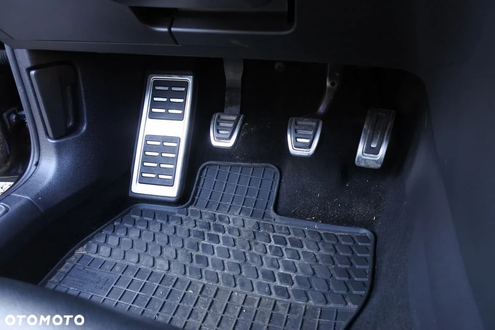 Volkswagen Golf - 22