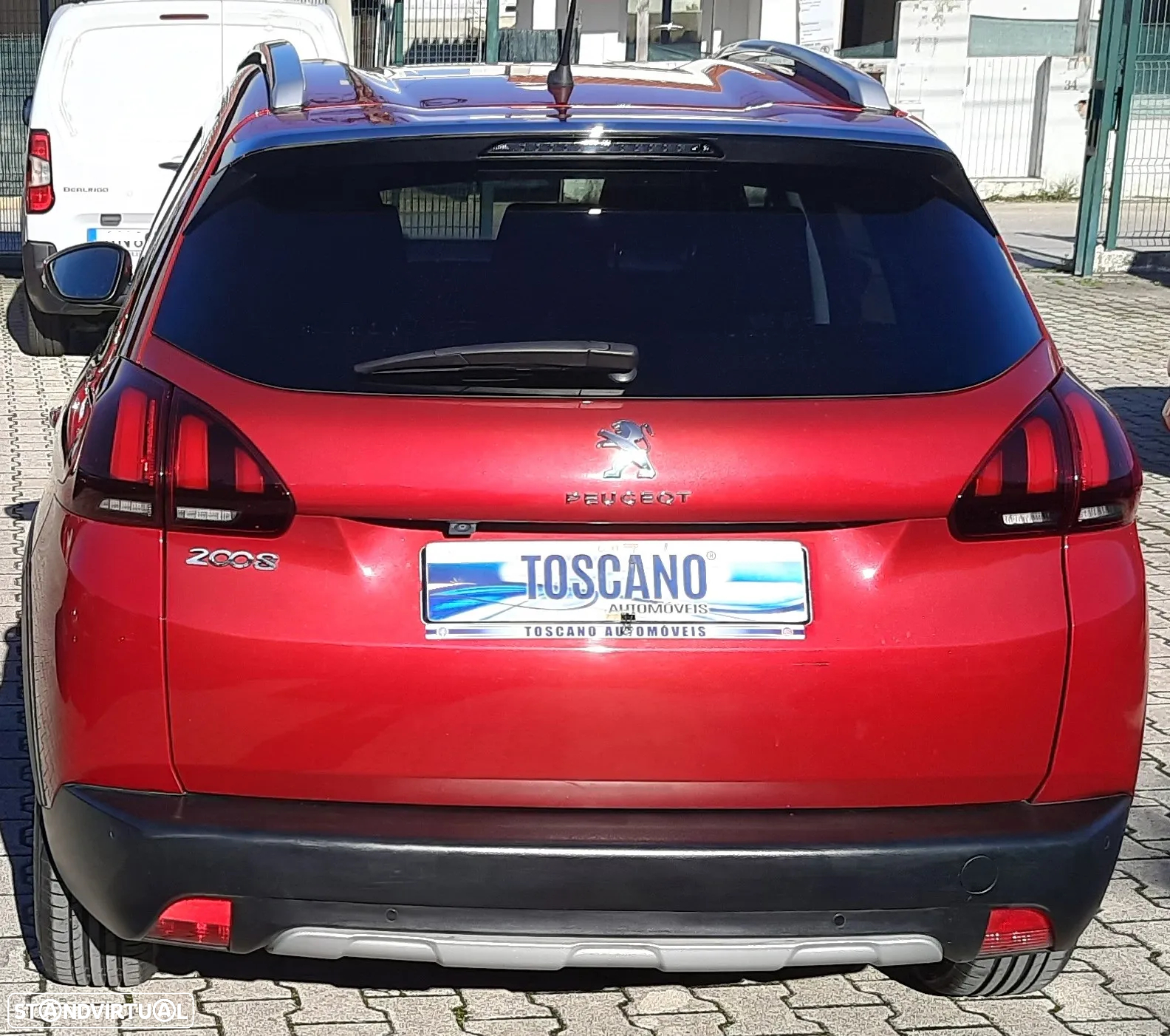 Peugeot 2008 1.2 PureTech Allure - 25