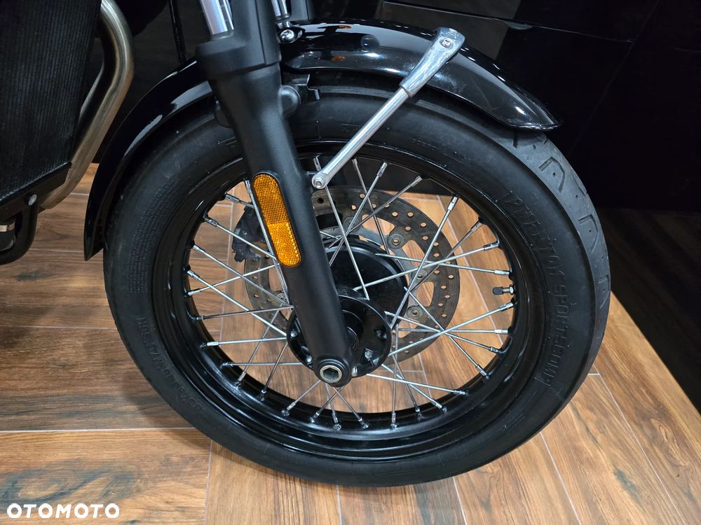 Triumph Bonneville - 24