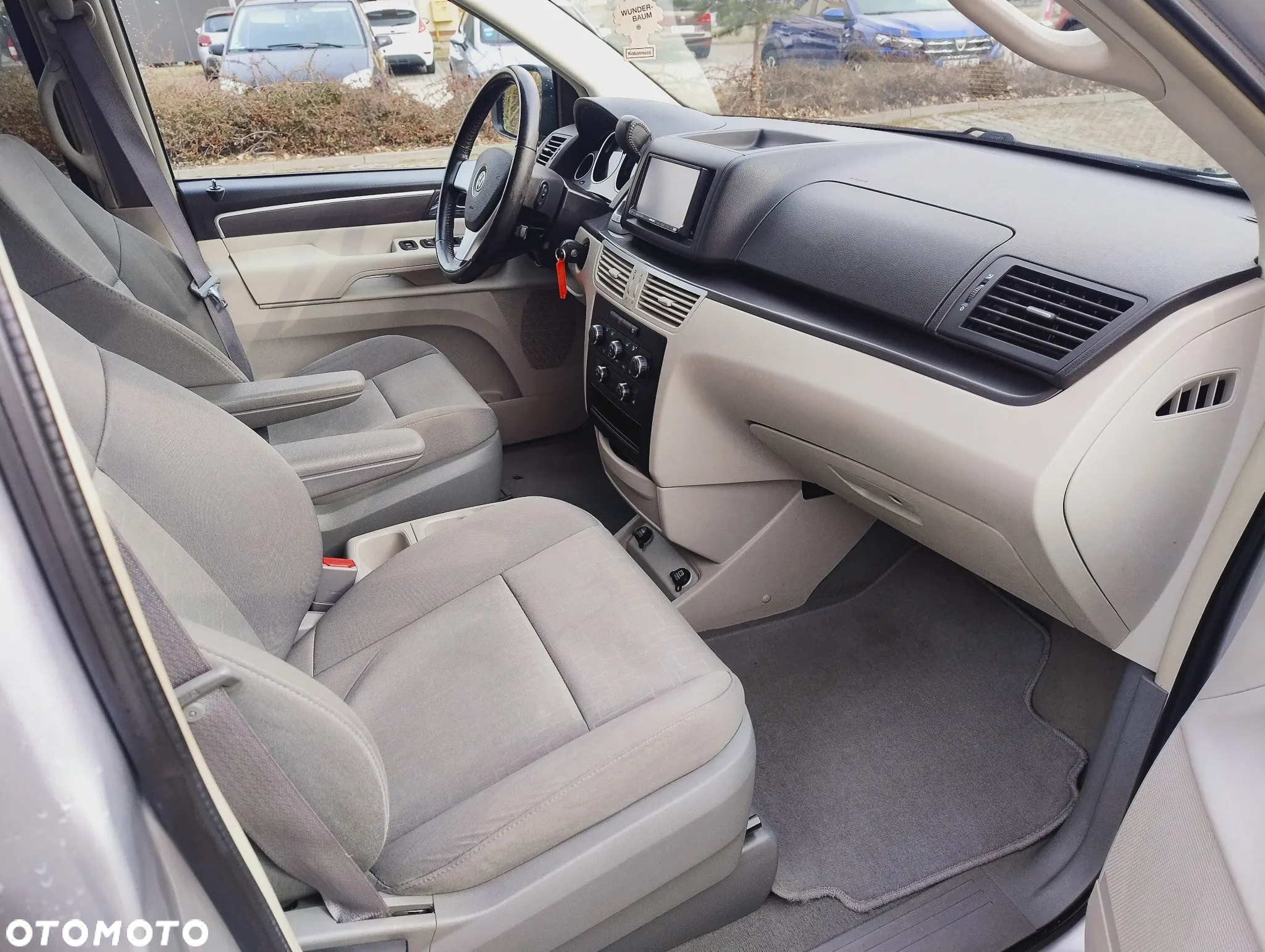 Volkswagen Routan - 18