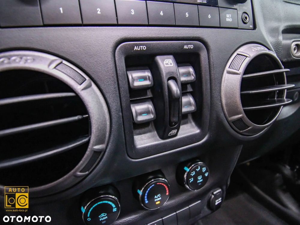 Jeep Wrangler 3.6 Unlim Night Eagle - 21