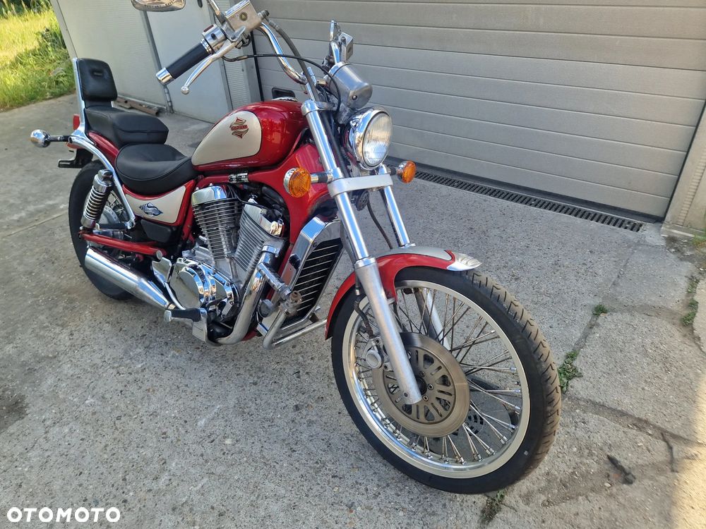 Suzuki Intruder - 3