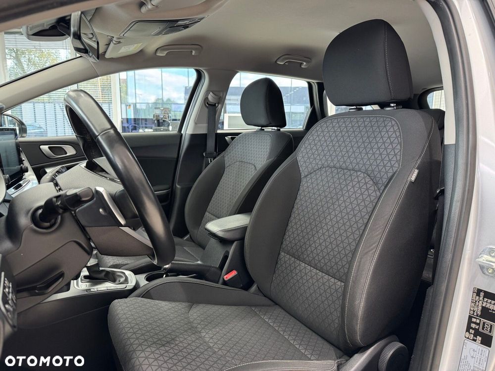 Kia Ceed - 10