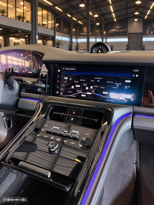 Porsche Panamera 4 E-Hybrid - 11