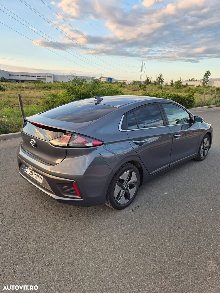 Hyundai IONIQ - 3
