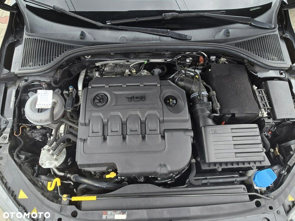 Skoda Octavia 2.0 TDI RS Challenge DSG - 35