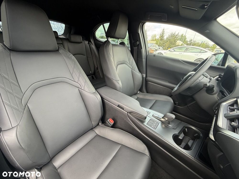 Lexus UX 300h F Sport Design - 12