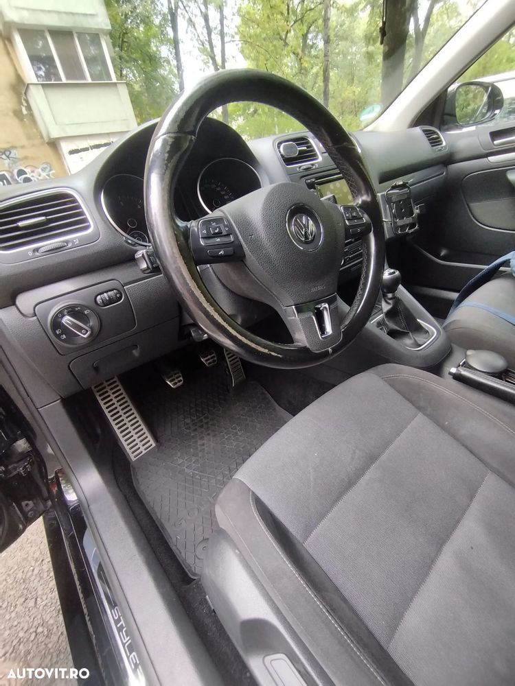 Volkswagen Golf 1.6 TDI DPF Highline - 12