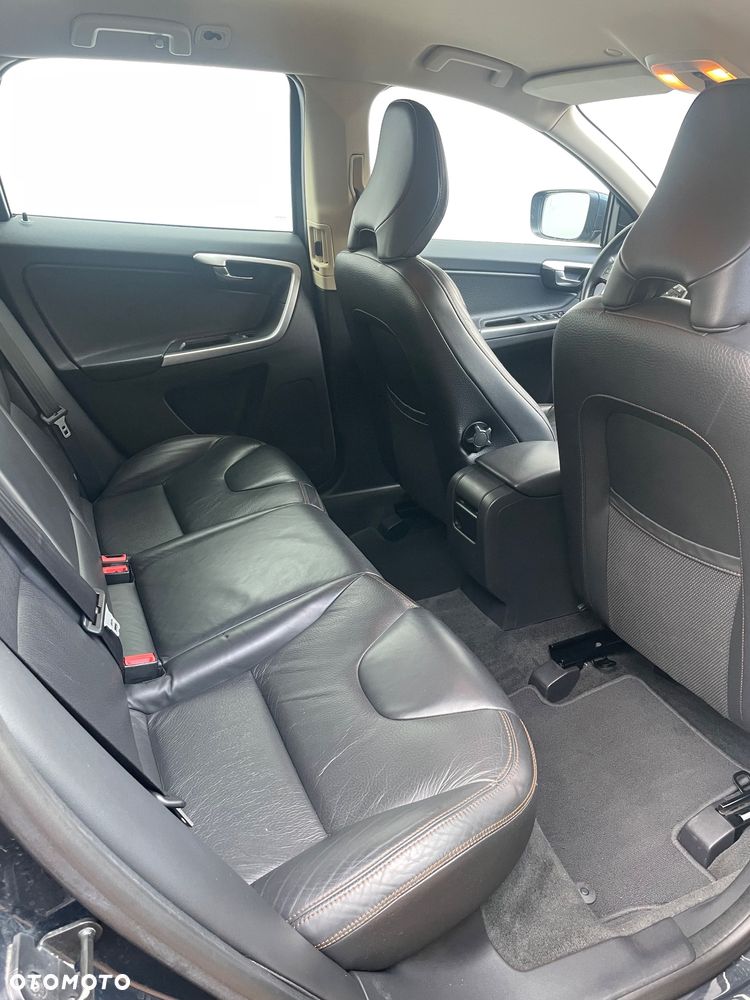 Volvo XC 60 2.4D AWD Summum - 14