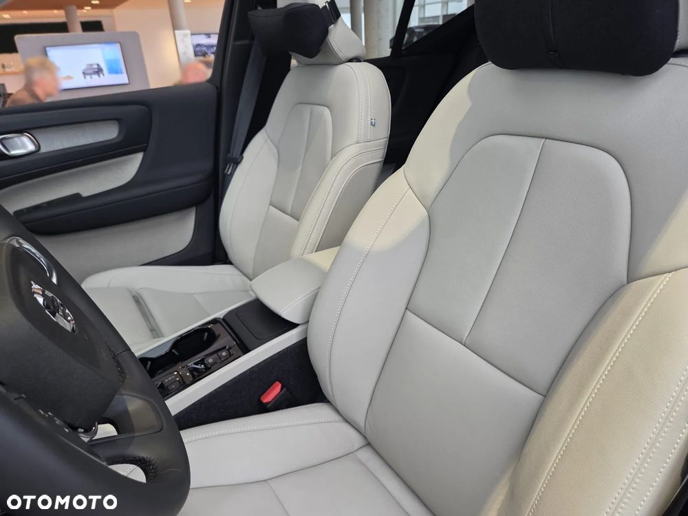 Volvo XC 40 B4 Plus Black Edition - 20