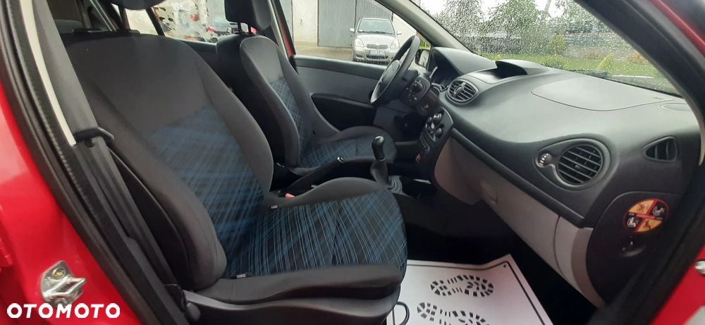 Renault Clio - 31