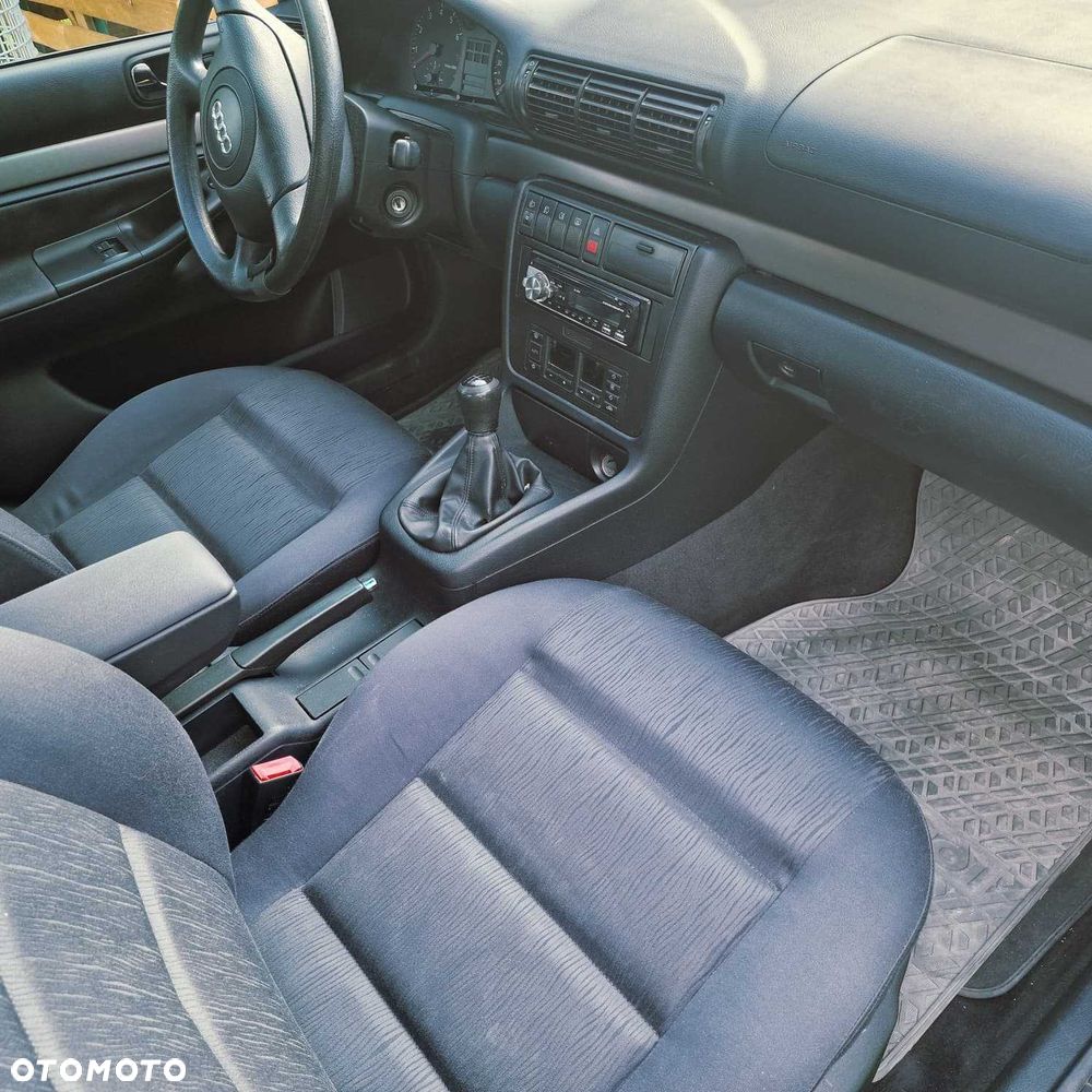 Audi A4 Limousine - 6