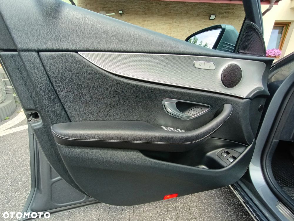 Mercedes-Benz Klasa E 200 CGI BlueEFFICIENCY Automatik Avantgarde - 26