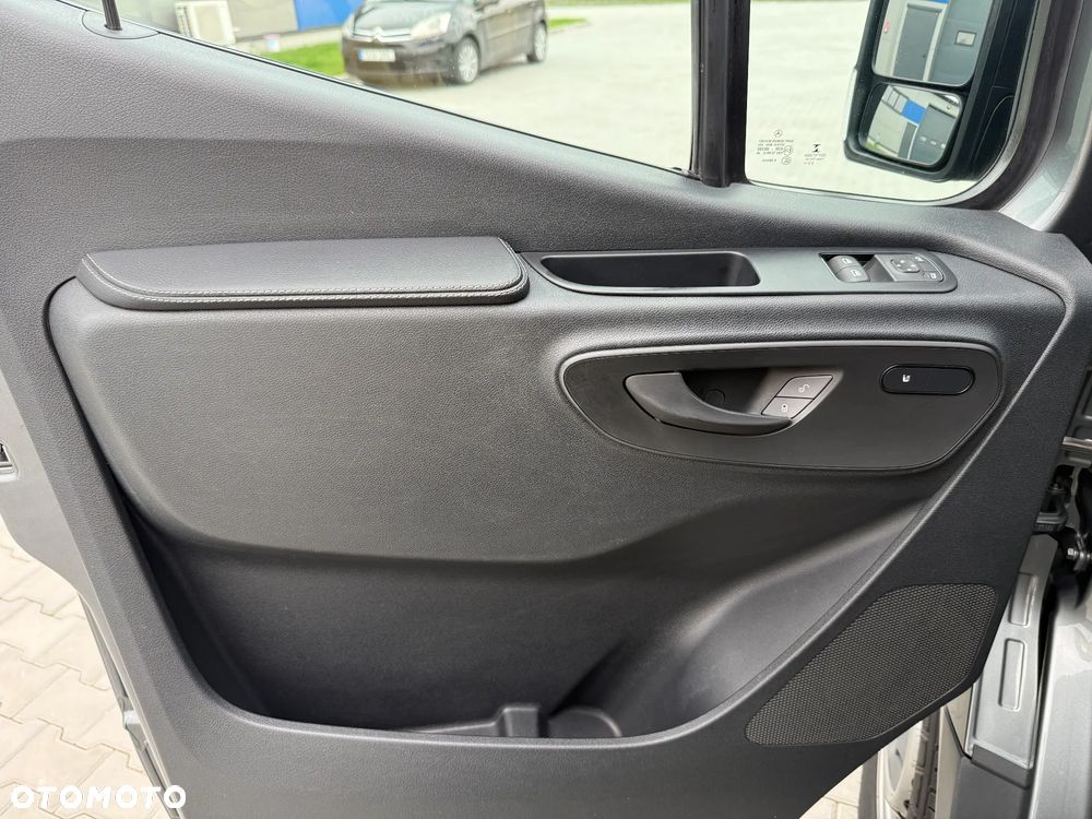 Mercedes-Benz Sprinter - 11