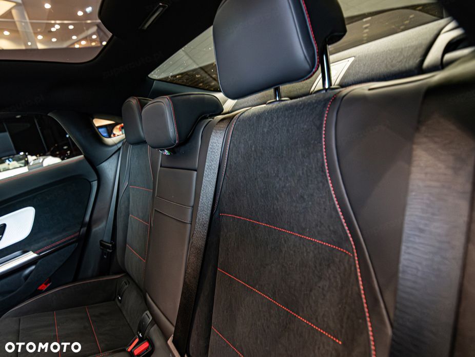 Mercedes-Benz CLA 180 mHEV 8G-DCT - 13