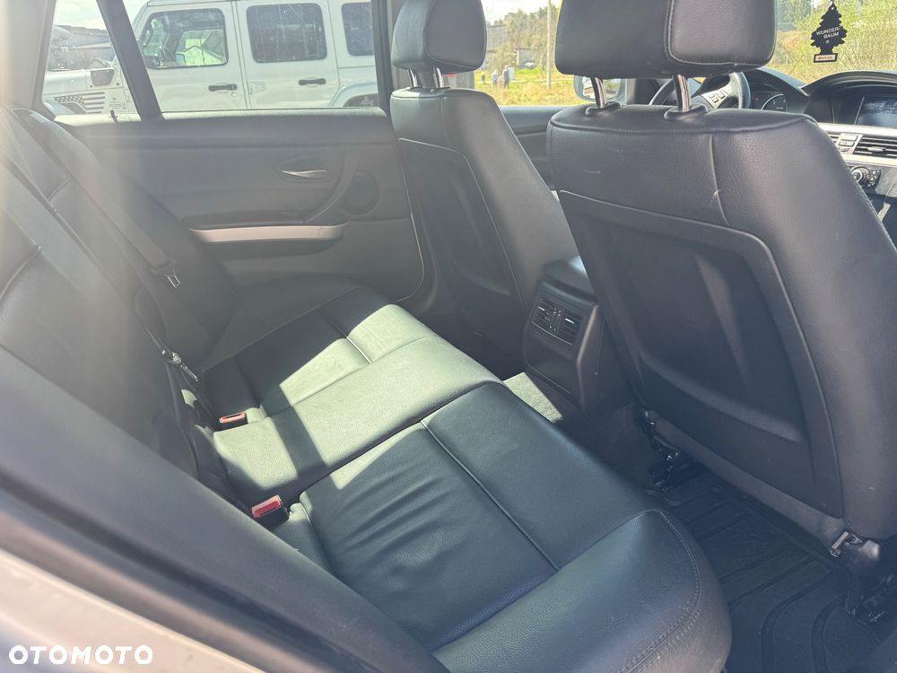BMW Seria 3 318d DPF Edition Sport - 12
