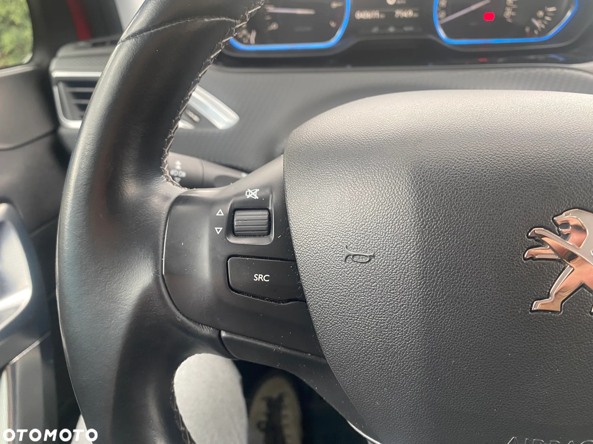 Peugeot 2008 1.2 Pure Tech Allure S&S EAT6 - 19