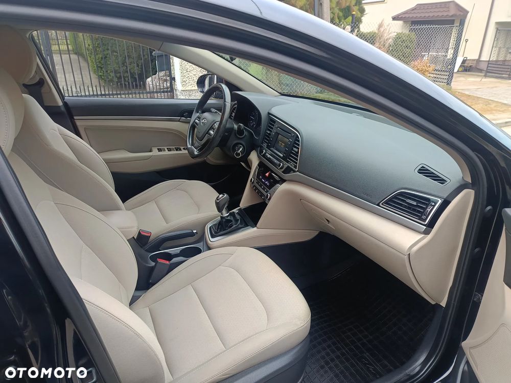 Hyundai Elantra - 14