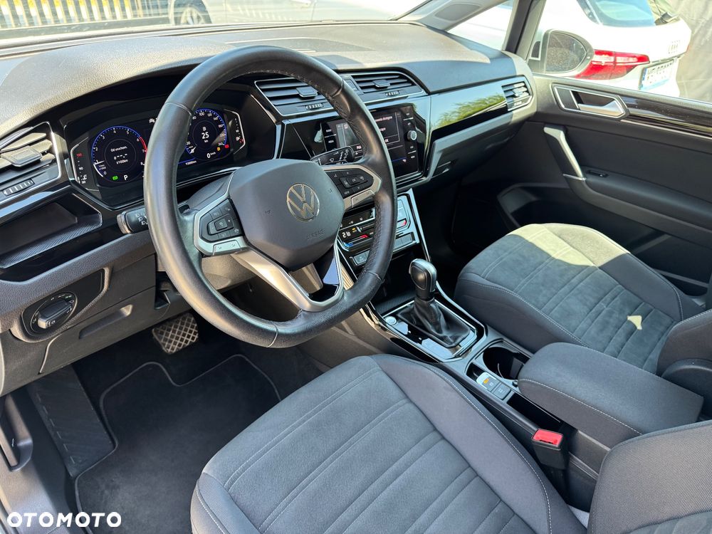 Volkswagen Touran - 10