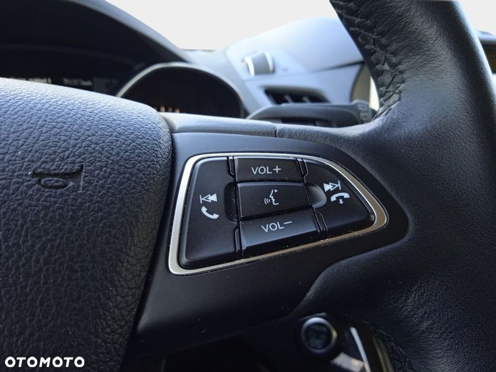 Ford Kuga 1.5 EcoBoost 2x4 Titanium - 16