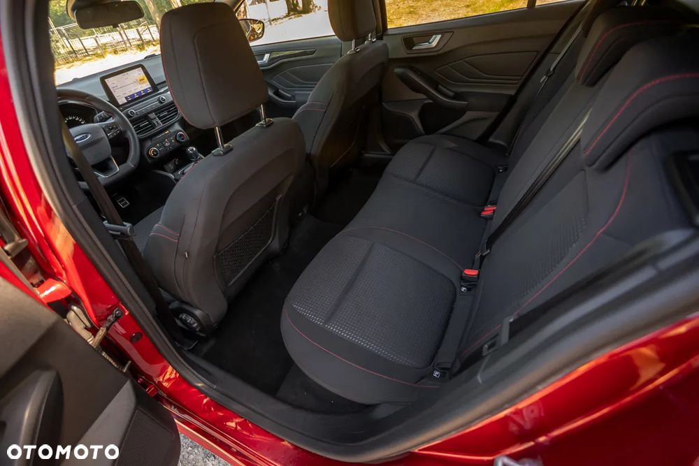 Ford Focus 1.0 EcoBoost Start-Stopp-System ST-LINE DESIGN - 17